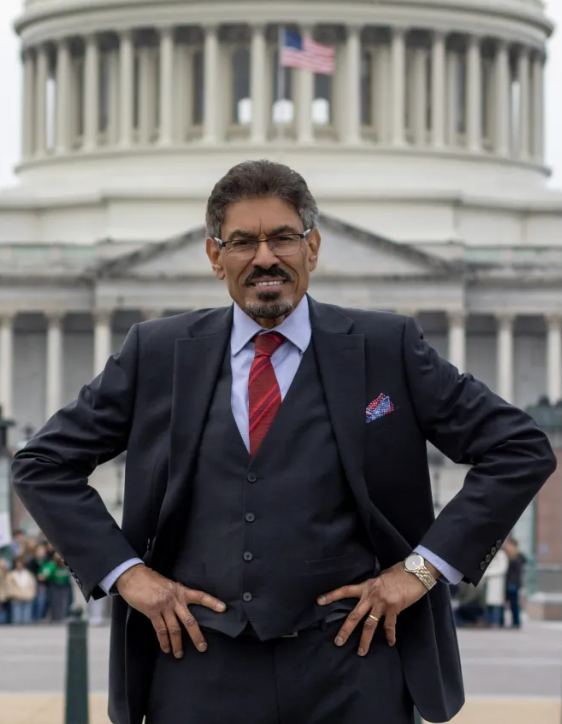Manuel Rivera (R)